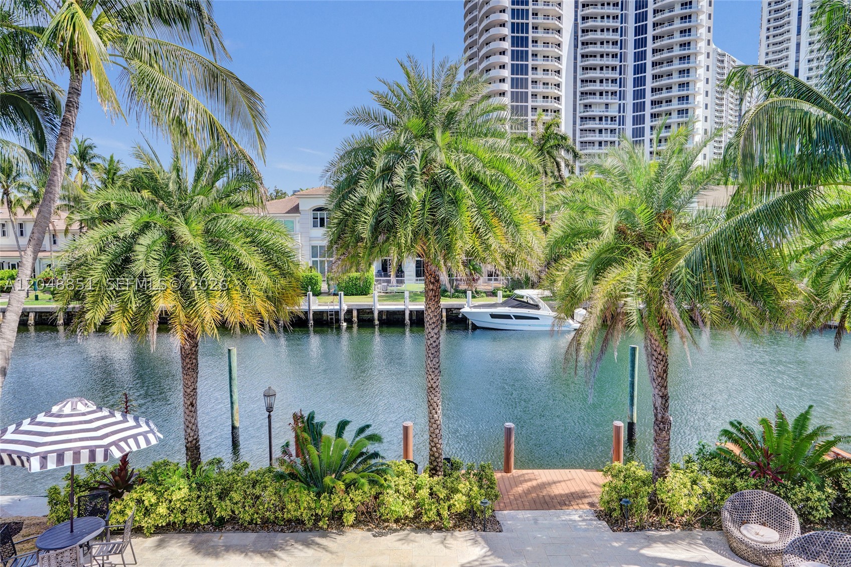 113 Holiday Dr, Hallandale Beach FL 33009