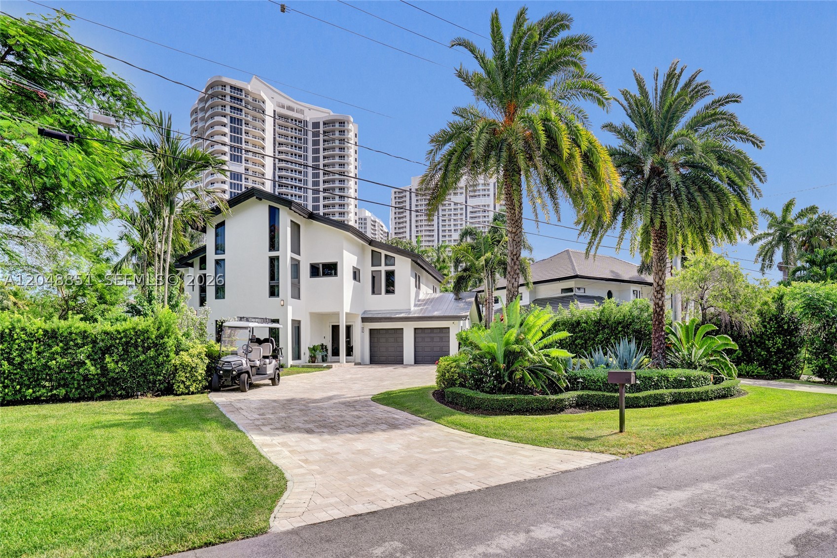 113 Holiday Dr, Hallandale Beach FL 33009