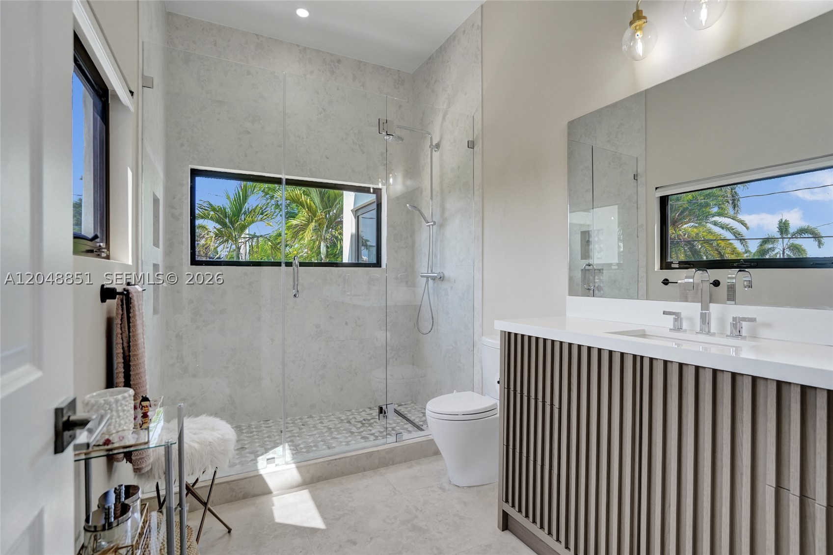 113 Holiday Dr, Hallandale Beach FL 33009
