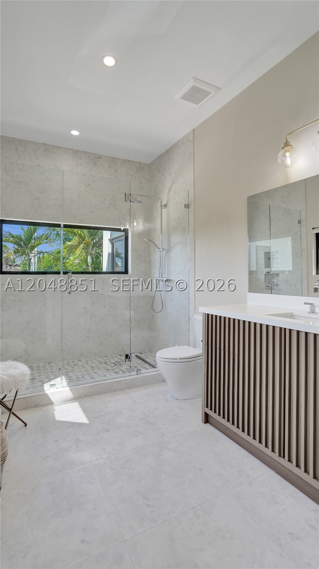 113 Holiday Dr, Hallandale Beach FL 33009
