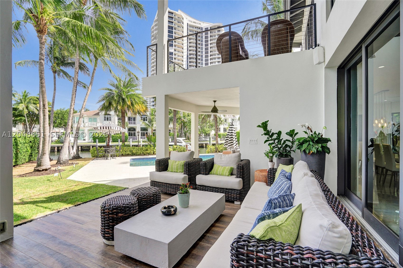 113 Holiday Dr, Hallandale Beach FL 33009