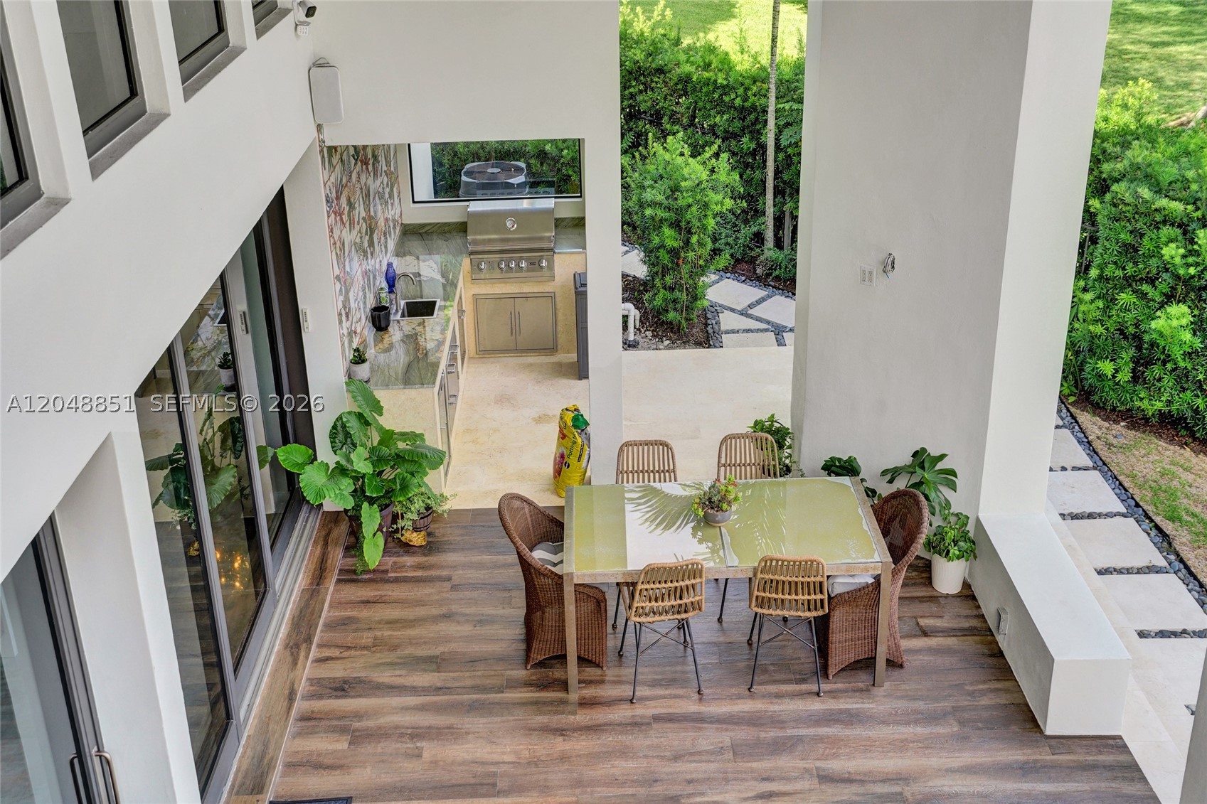 113 Holiday Dr, Hallandale Beach FL 33009