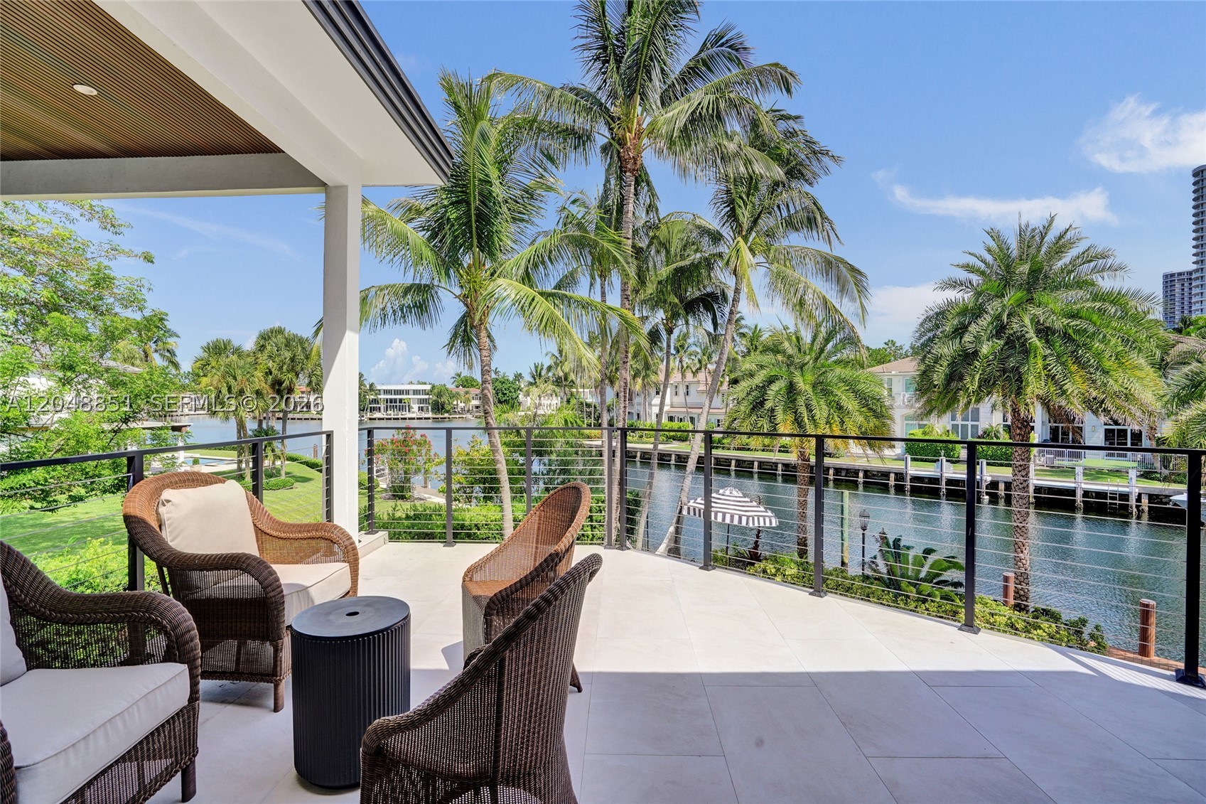 113 Holiday Dr, Hallandale Beach FL 33009