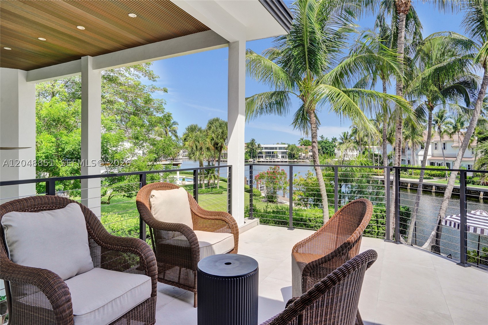 113 Holiday Dr, Hallandale Beach FL 33009