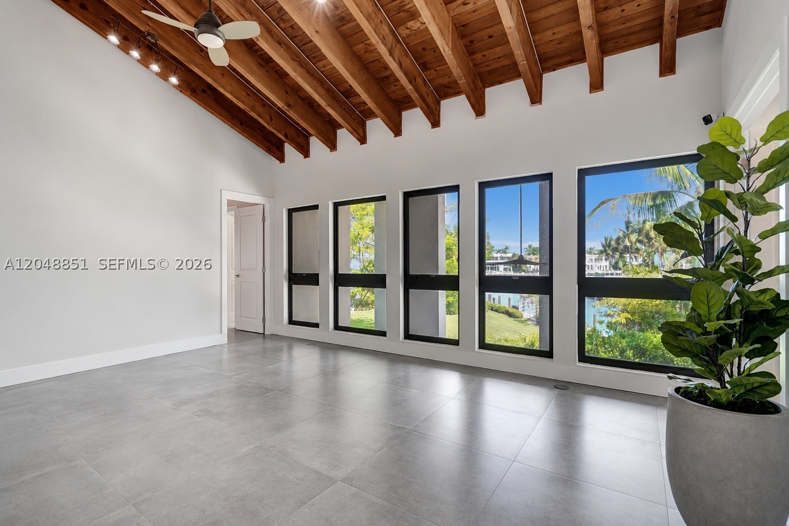 113 Holiday Dr, Hallandale Beach FL 33009