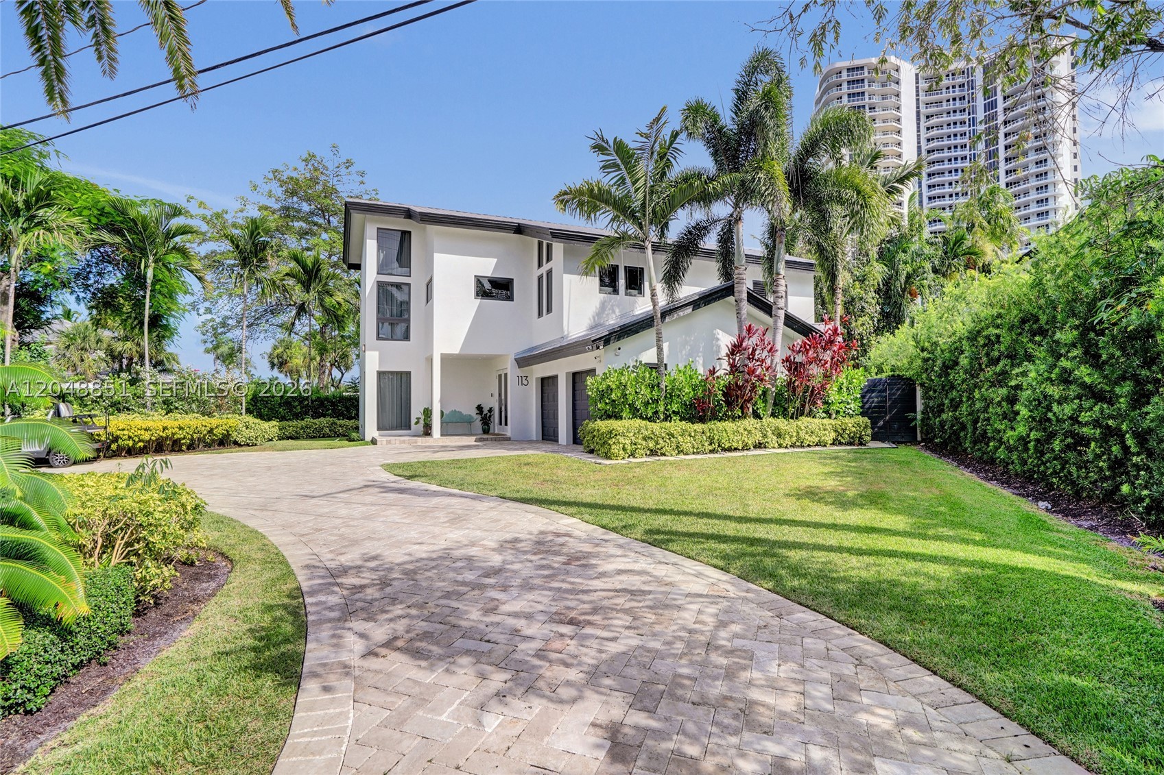 113 Holiday Dr, Hallandale Beach FL 33009