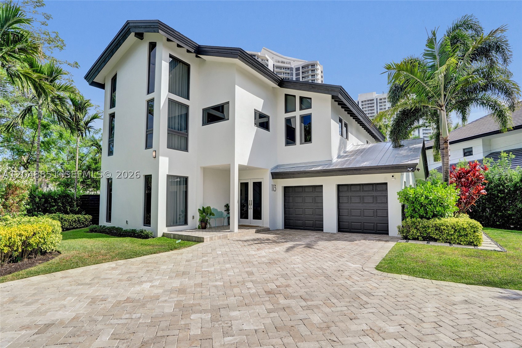 113 Holiday Dr, Hallandale Beach FL 33009