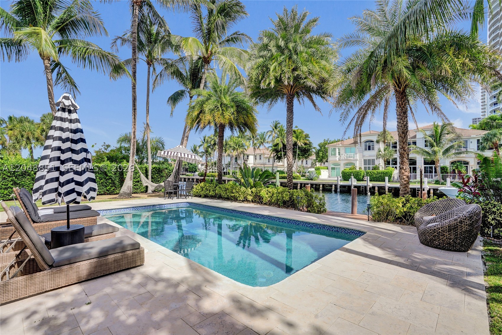 113 Holiday Dr, Hallandale Beach FL 33009
