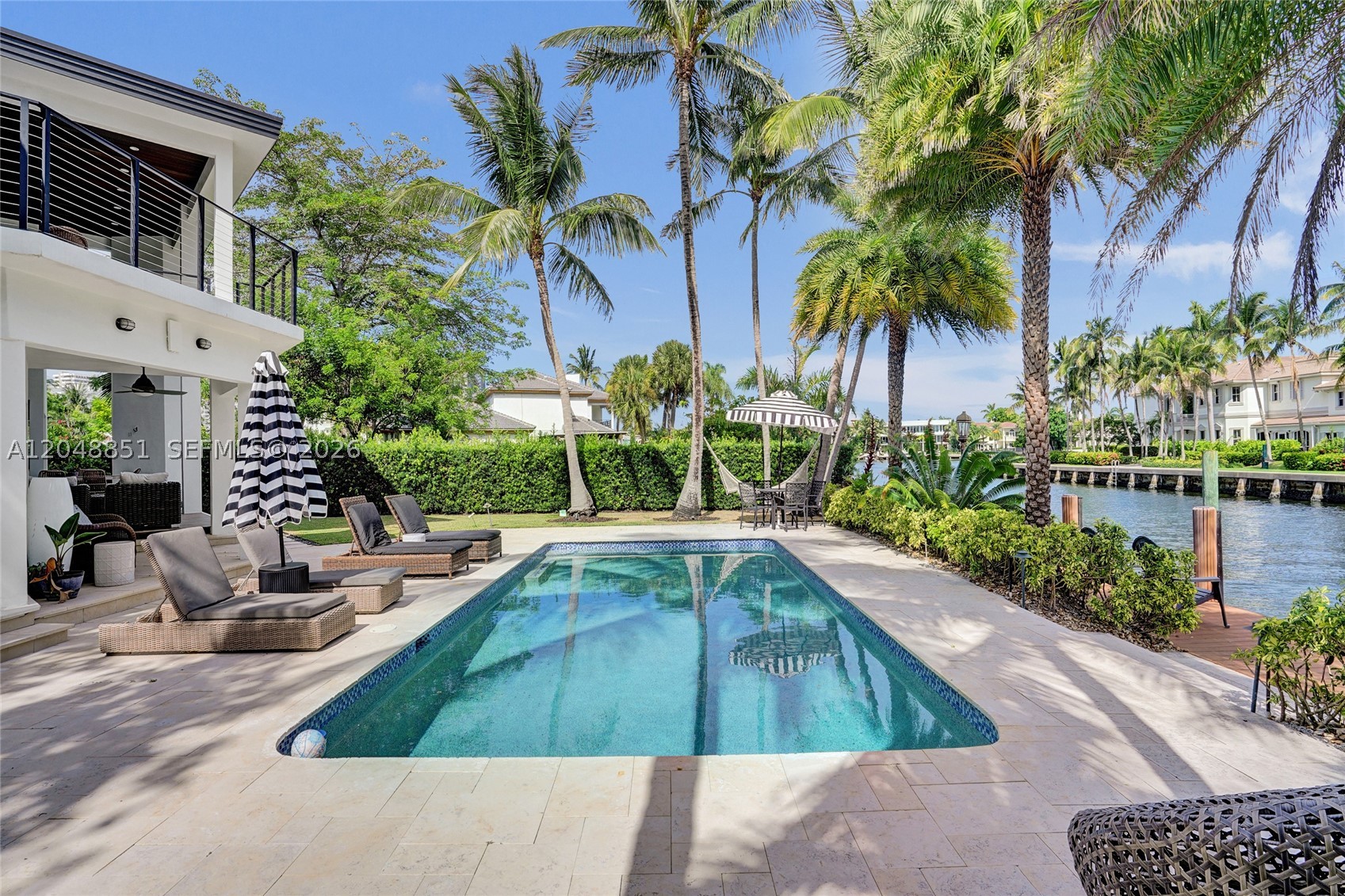 113 Holiday Dr, Hallandale Beach FL 33009