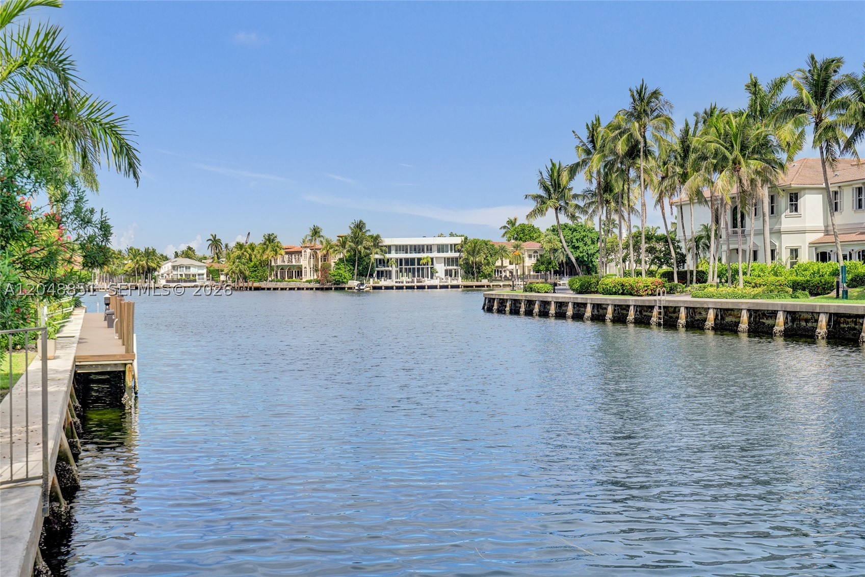 113 Holiday Dr, Hallandale Beach FL 33009