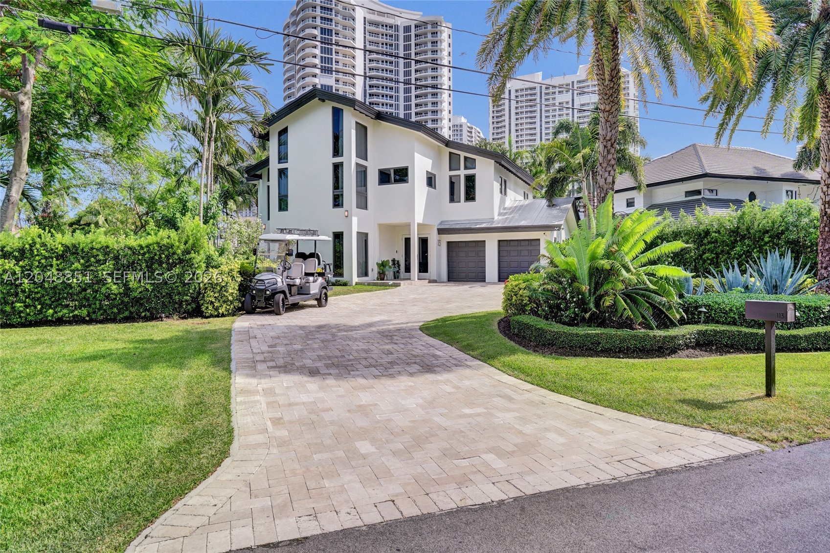 113 Holiday Dr, Hallandale Beach FL 33009