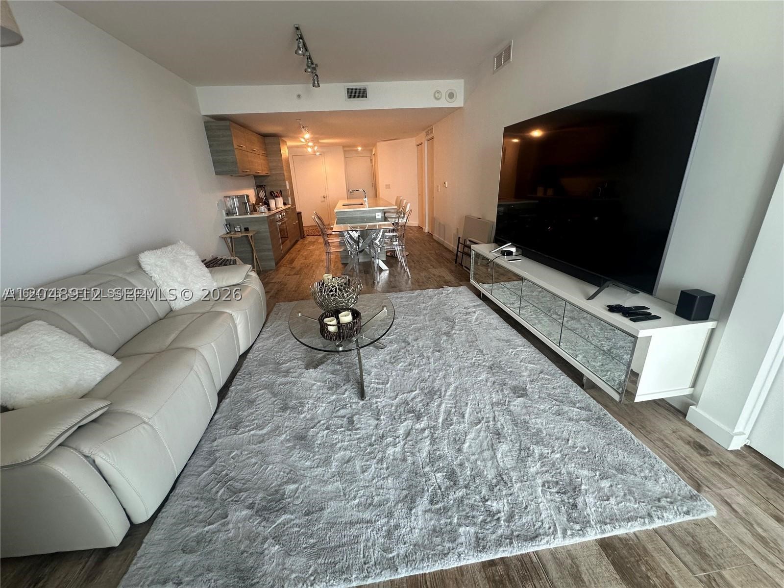 650 NE 32nd St #4205, Miami FL 33137