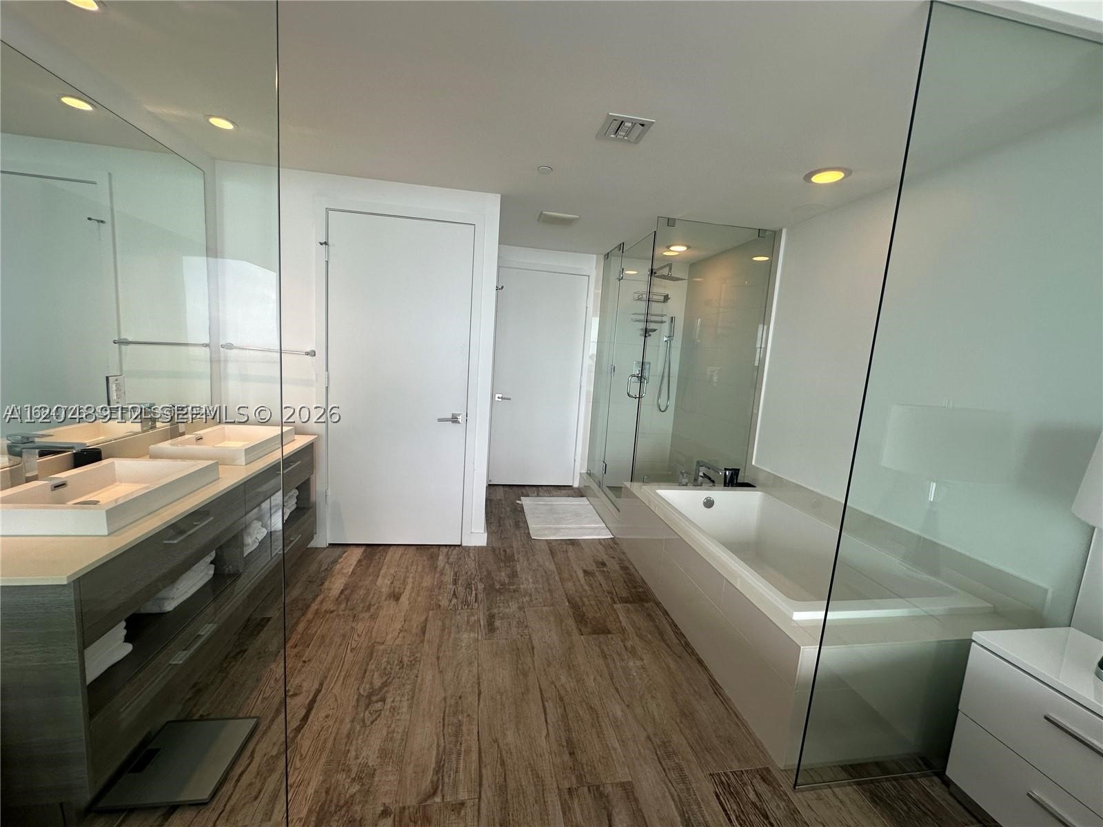650 NE 32nd St #4205, Miami FL 33137
