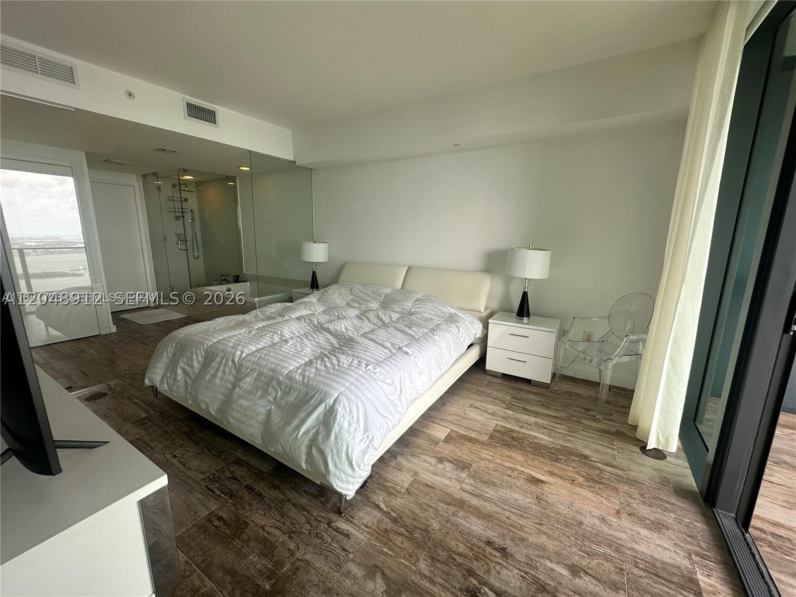 650 NE 32nd St #4205, Miami FL 33137