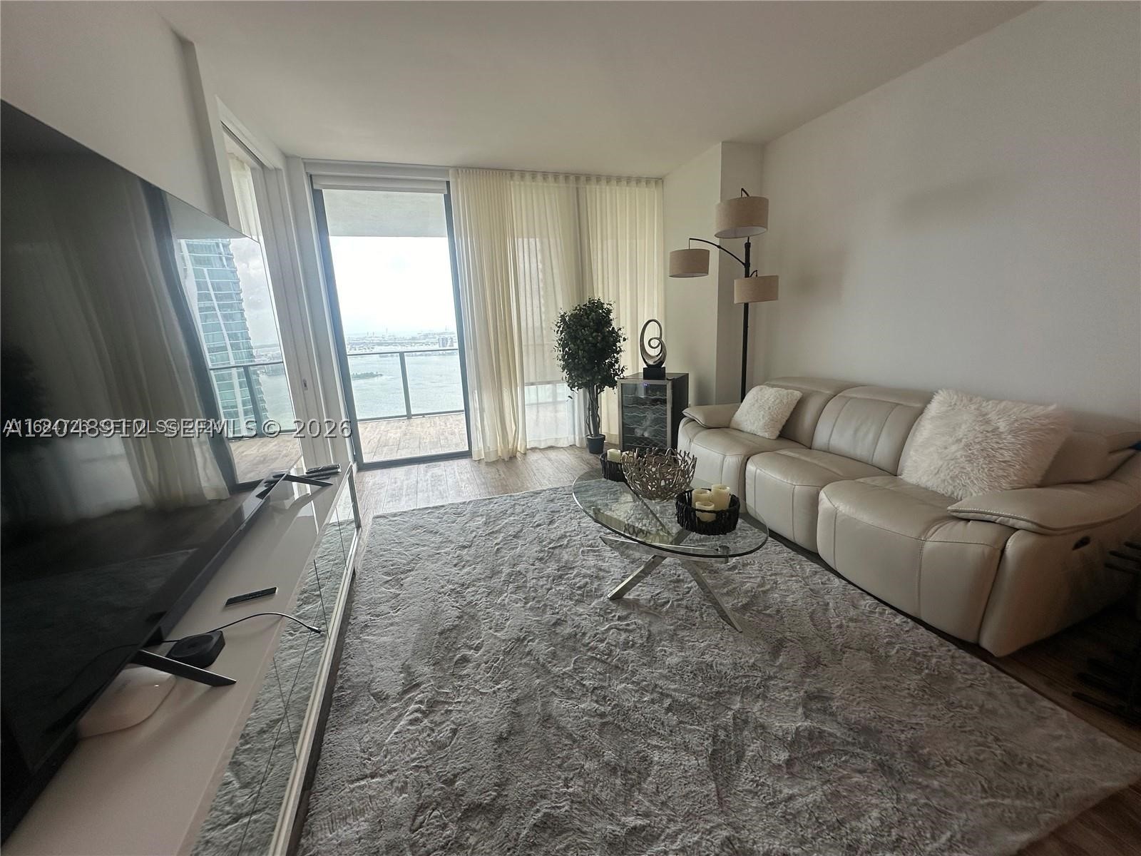 650 NE 32nd St #4205, Miami FL 33137