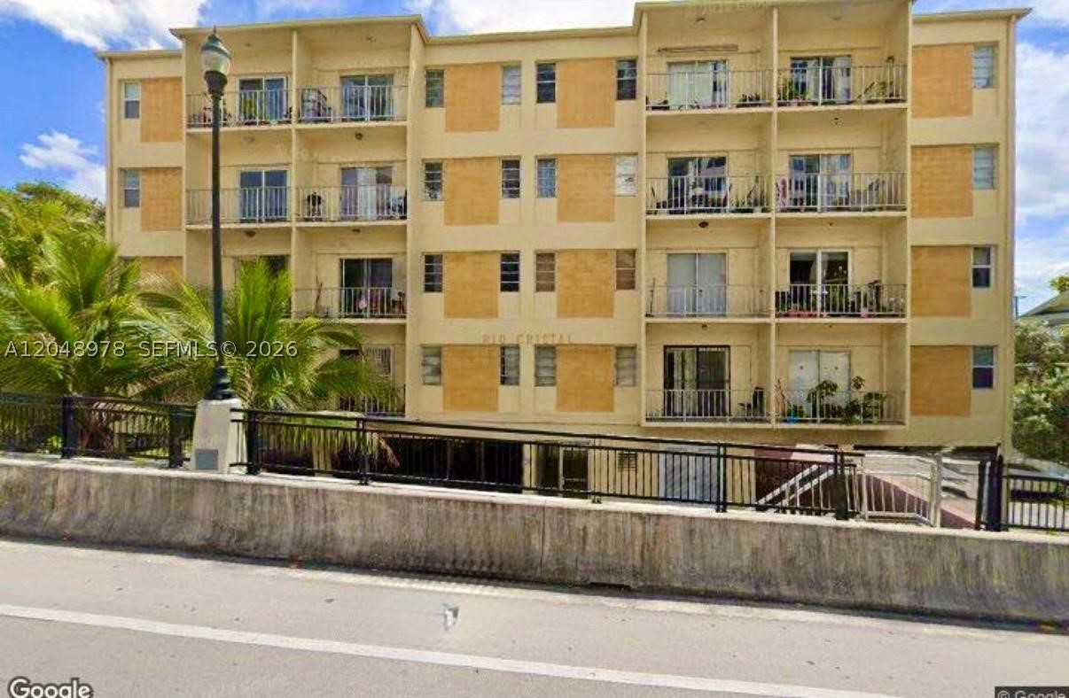 453 SW 2nd St #306C, Miami FL 33130