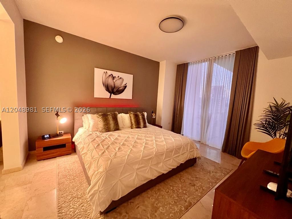 88 SW 7th St #808, Miami FL 33130