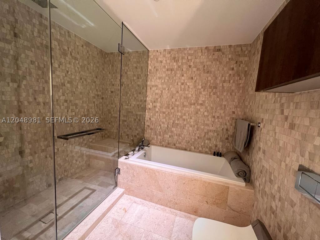 88 SW 7th St #808, Miami FL 33130