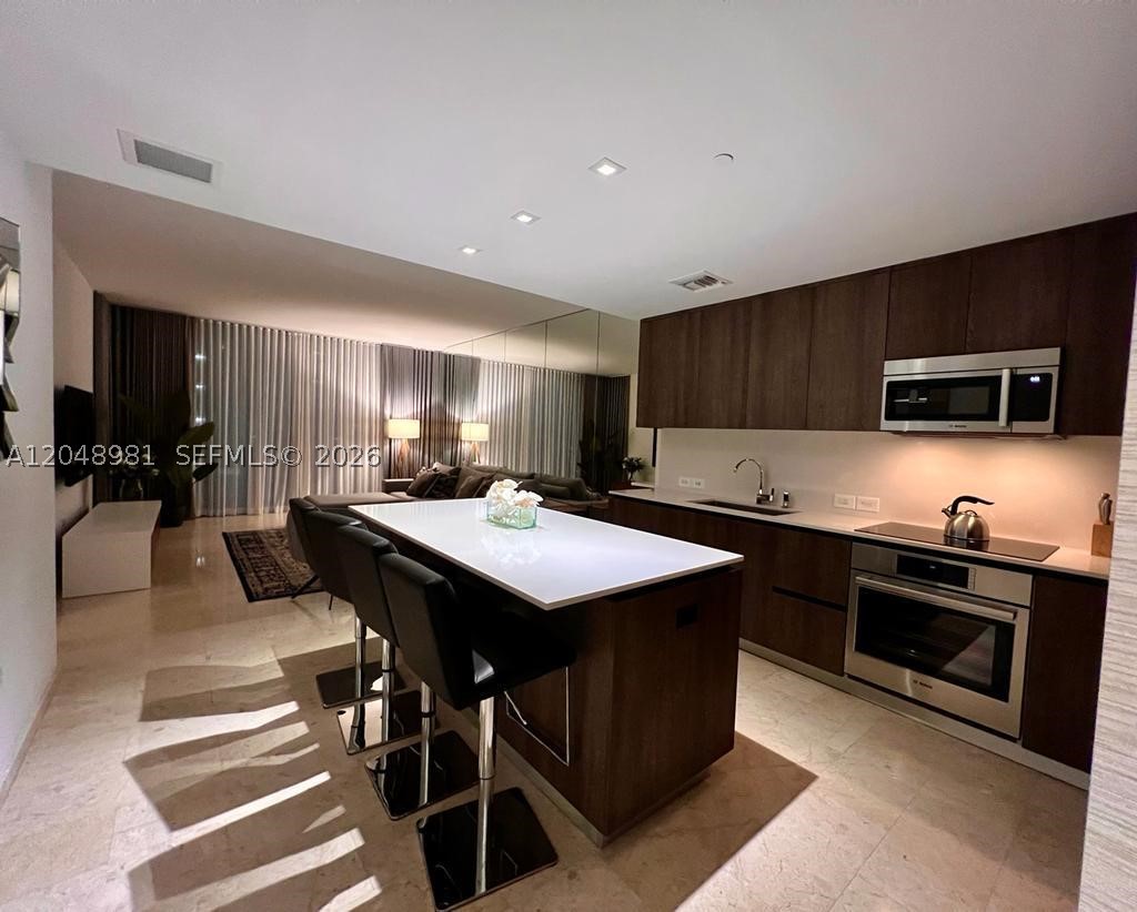 88 SW 7th St #808, Miami FL 33130