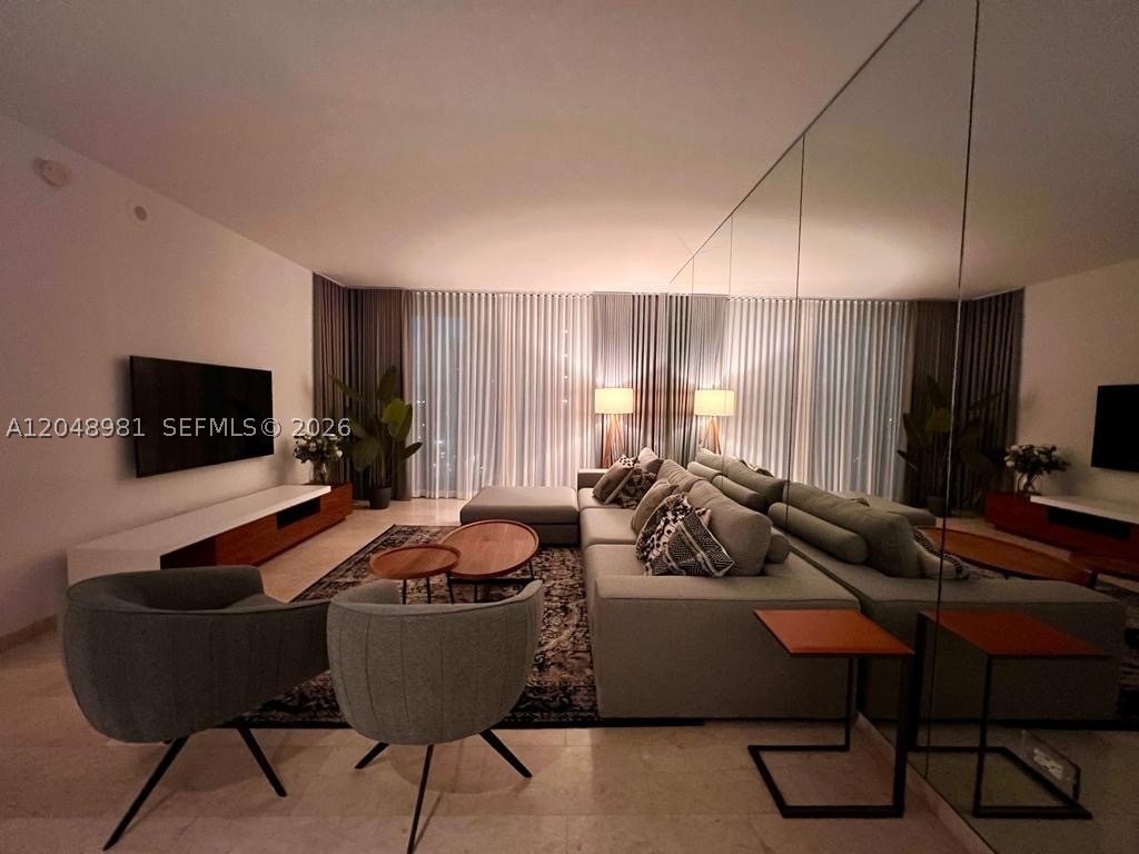 88 SW 7th St #808, Miami FL 33130