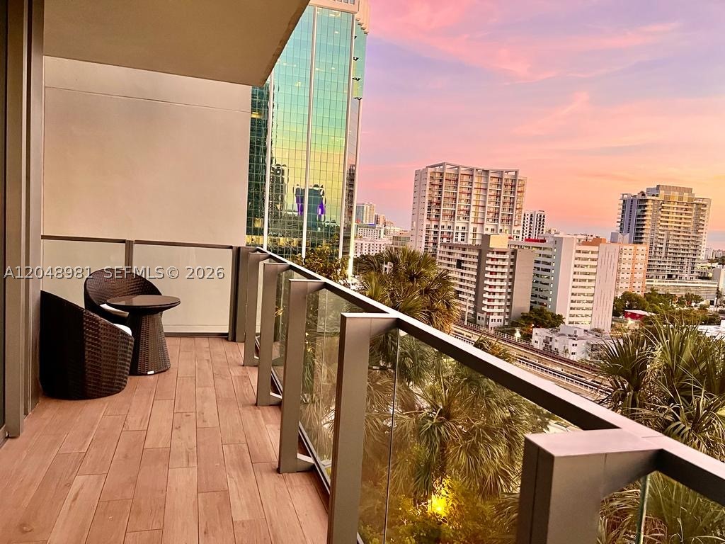 88 SW 7th St #808, Miami FL 33130