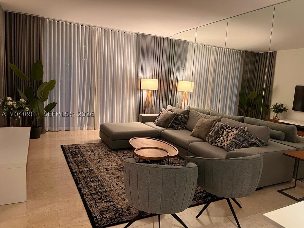 88 SW 7th St #808, Miami FL 33130