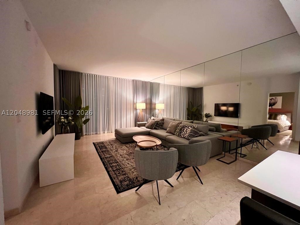 88 SW 7th St #808, Miami FL 33130