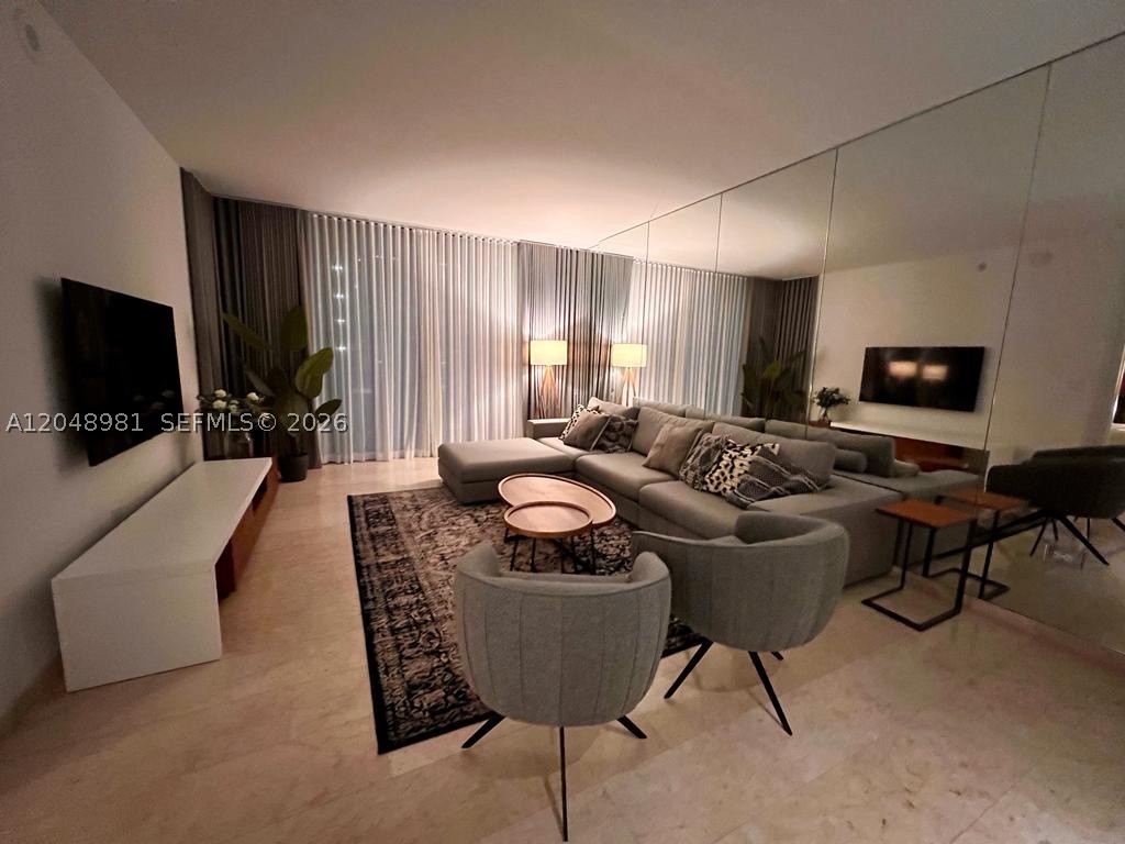 88 SW 7th St #808, Miami FL 33130
