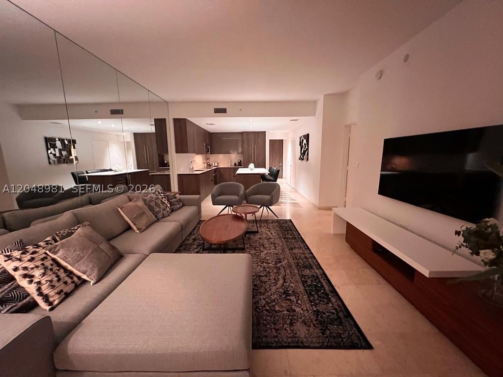 88 SW 7th St #808, Miami FL 33130