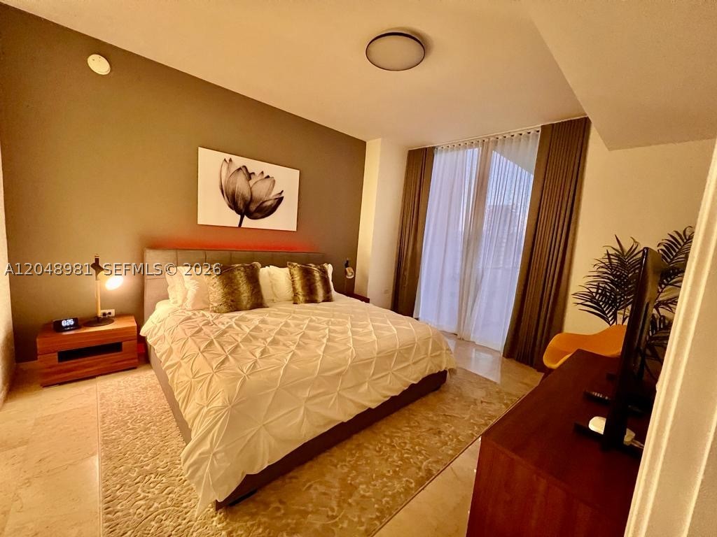 88 SW 7th St #808, Miami FL 33130