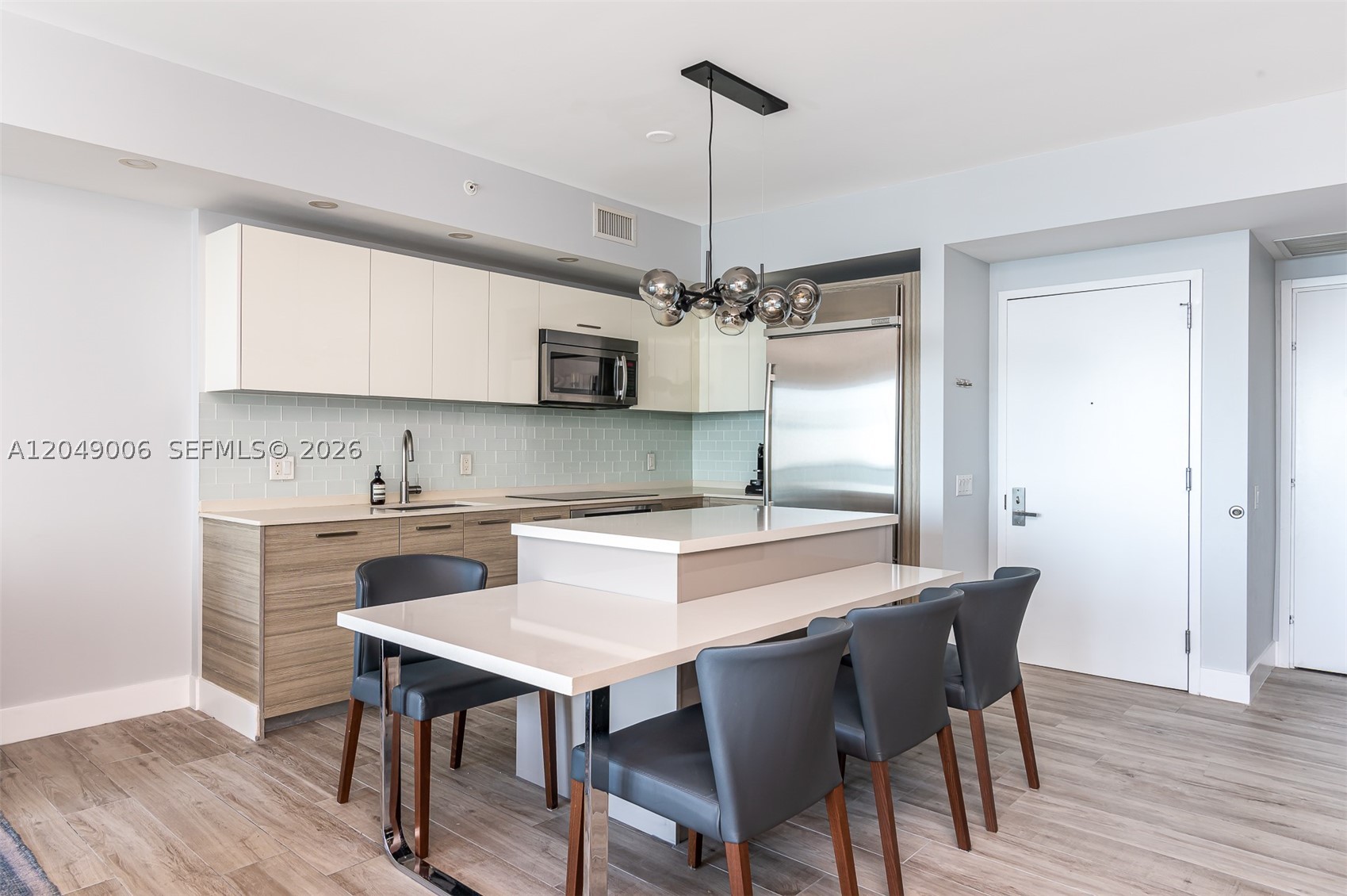 1300 Brickell Bay Dr #2509, Miami FL 33131
