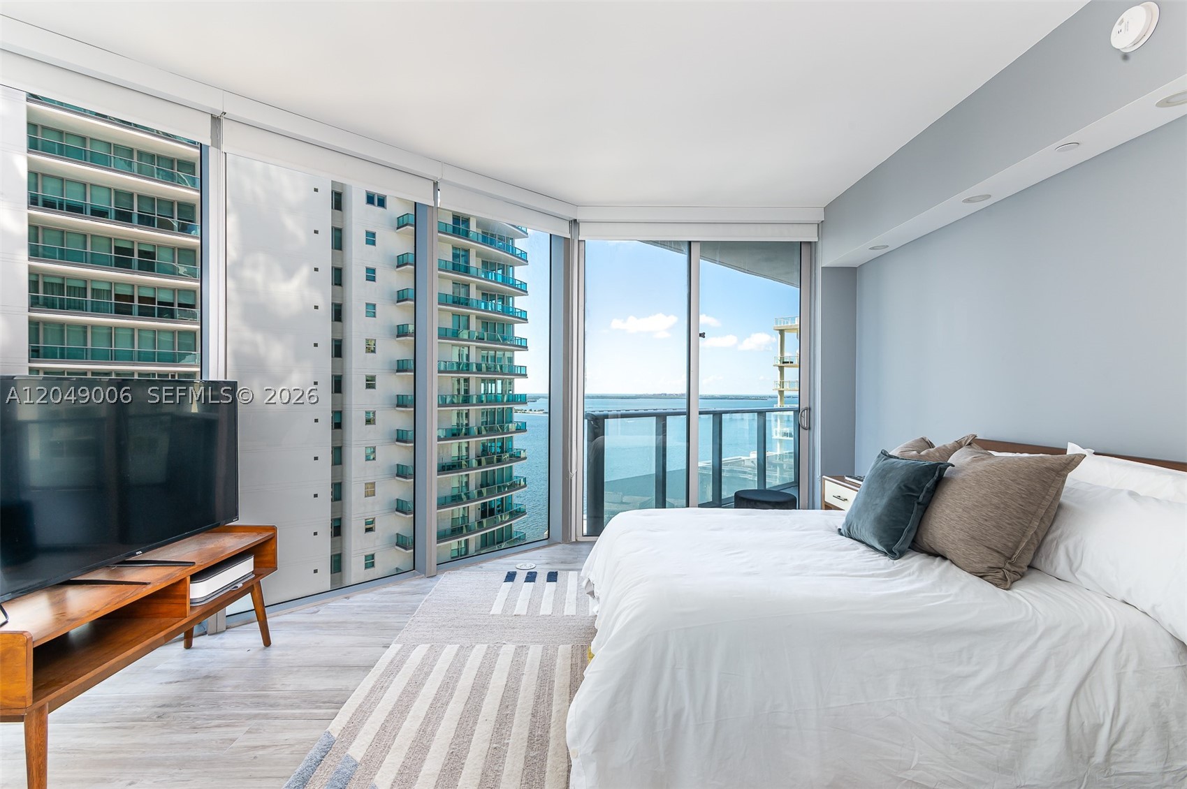 1300 Brickell Bay Dr #2509, Miami FL 33131
