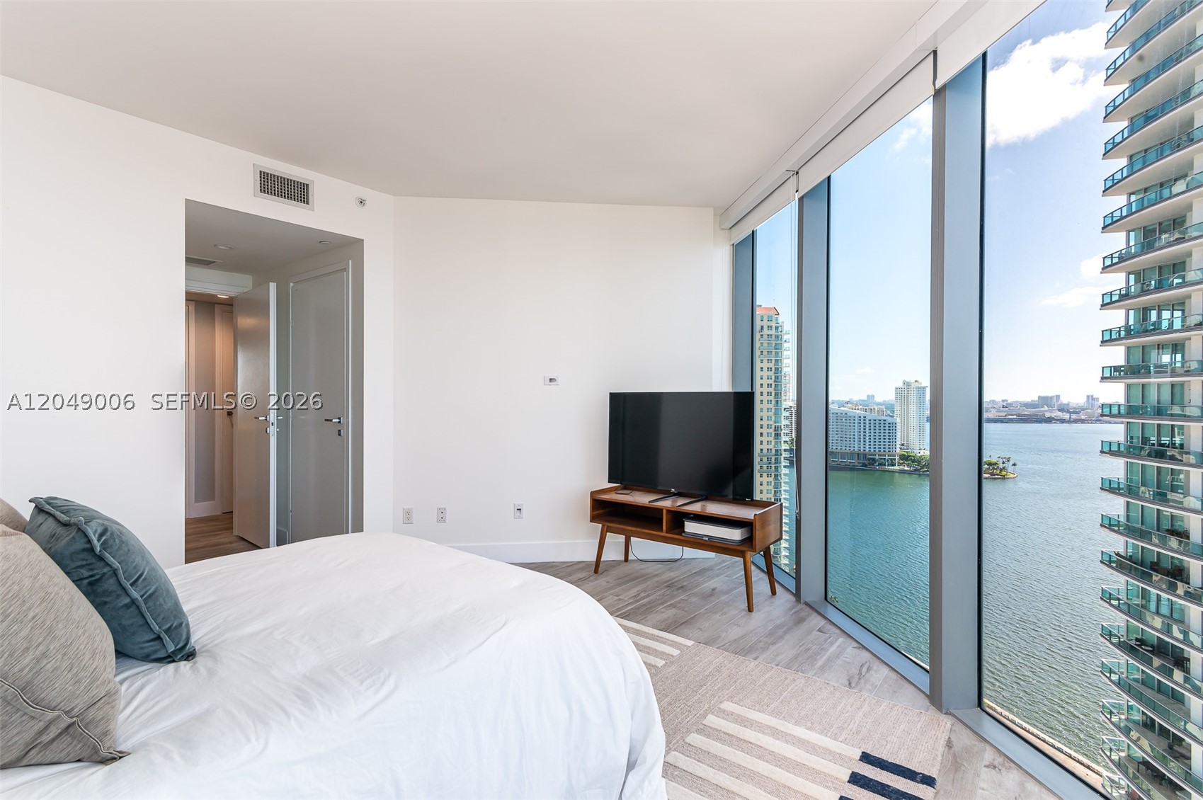1300 Brickell Bay Dr #2509, Miami FL 33131