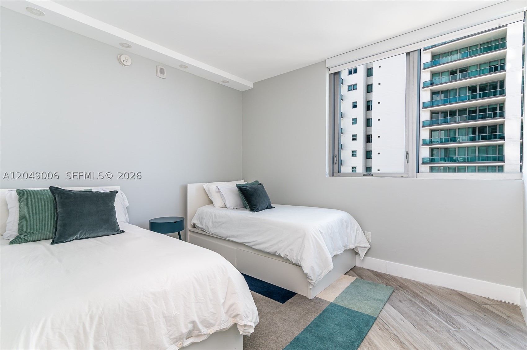 1300 Brickell Bay Dr #2509, Miami FL 33131