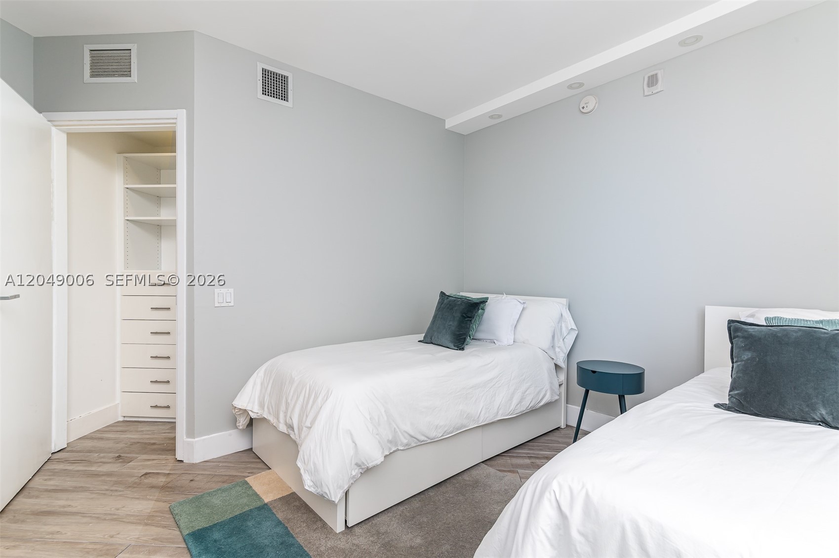 1300 Brickell Bay Dr #2509, Miami FL 33131