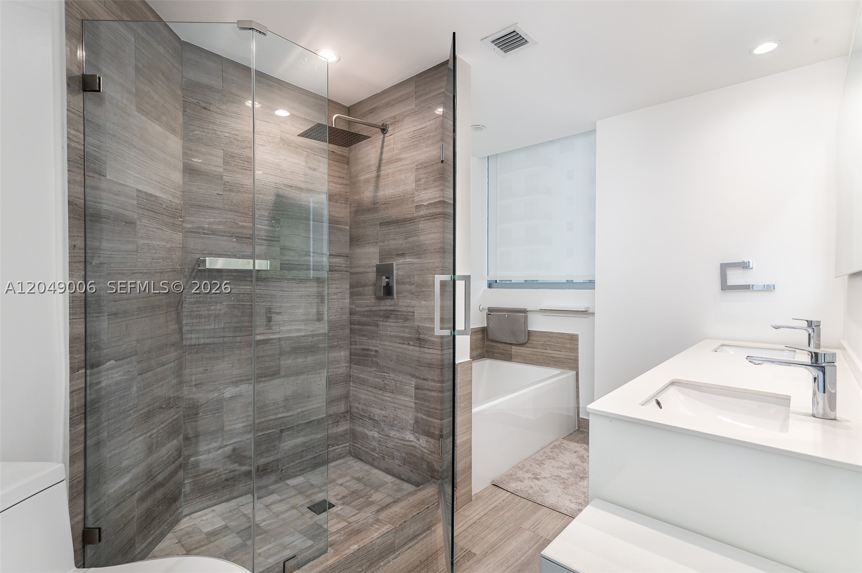 1300 Brickell Bay Dr #2509, Miami FL 33131