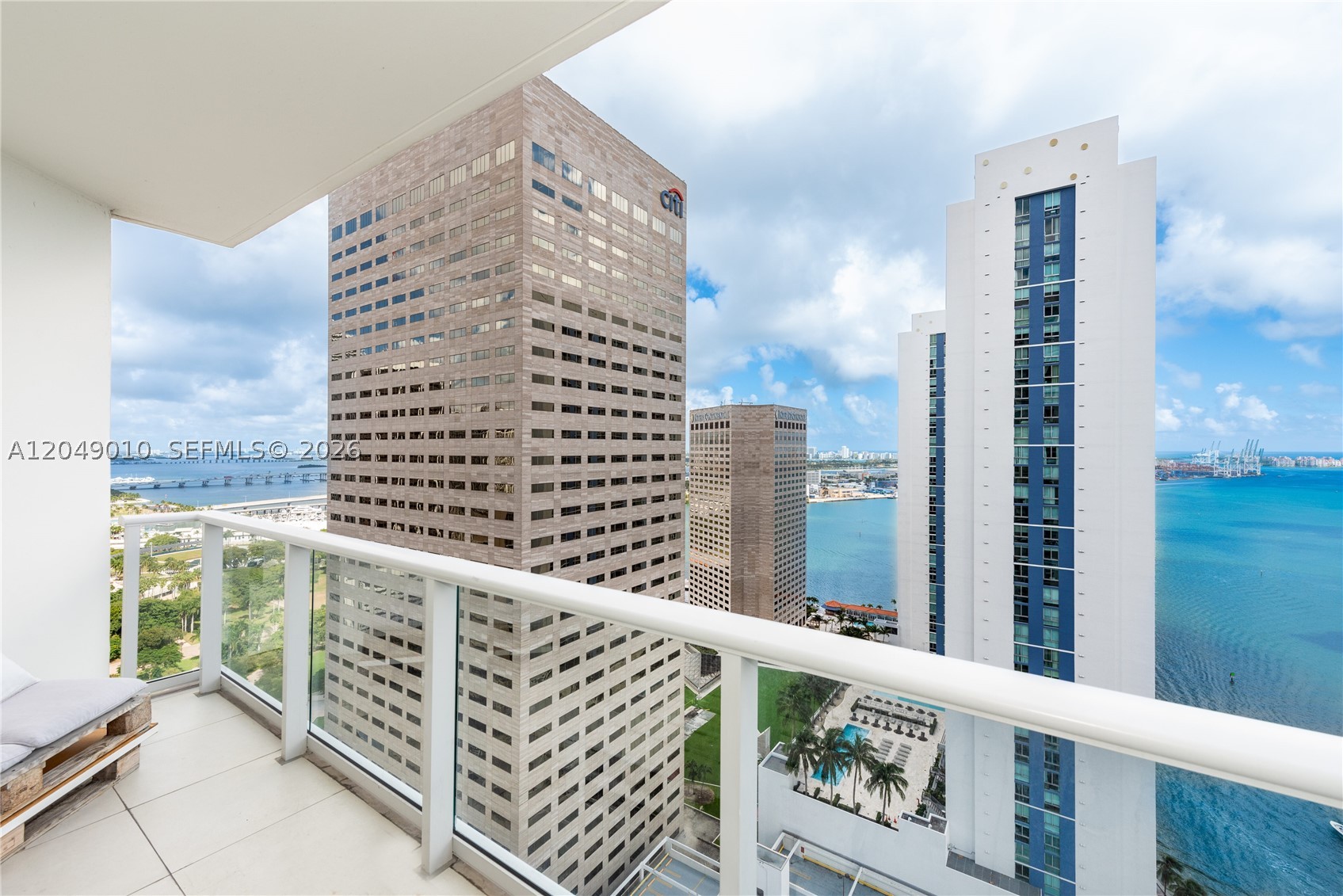 300 S Biscayne Blvd #T-2814, Miami FL 33131