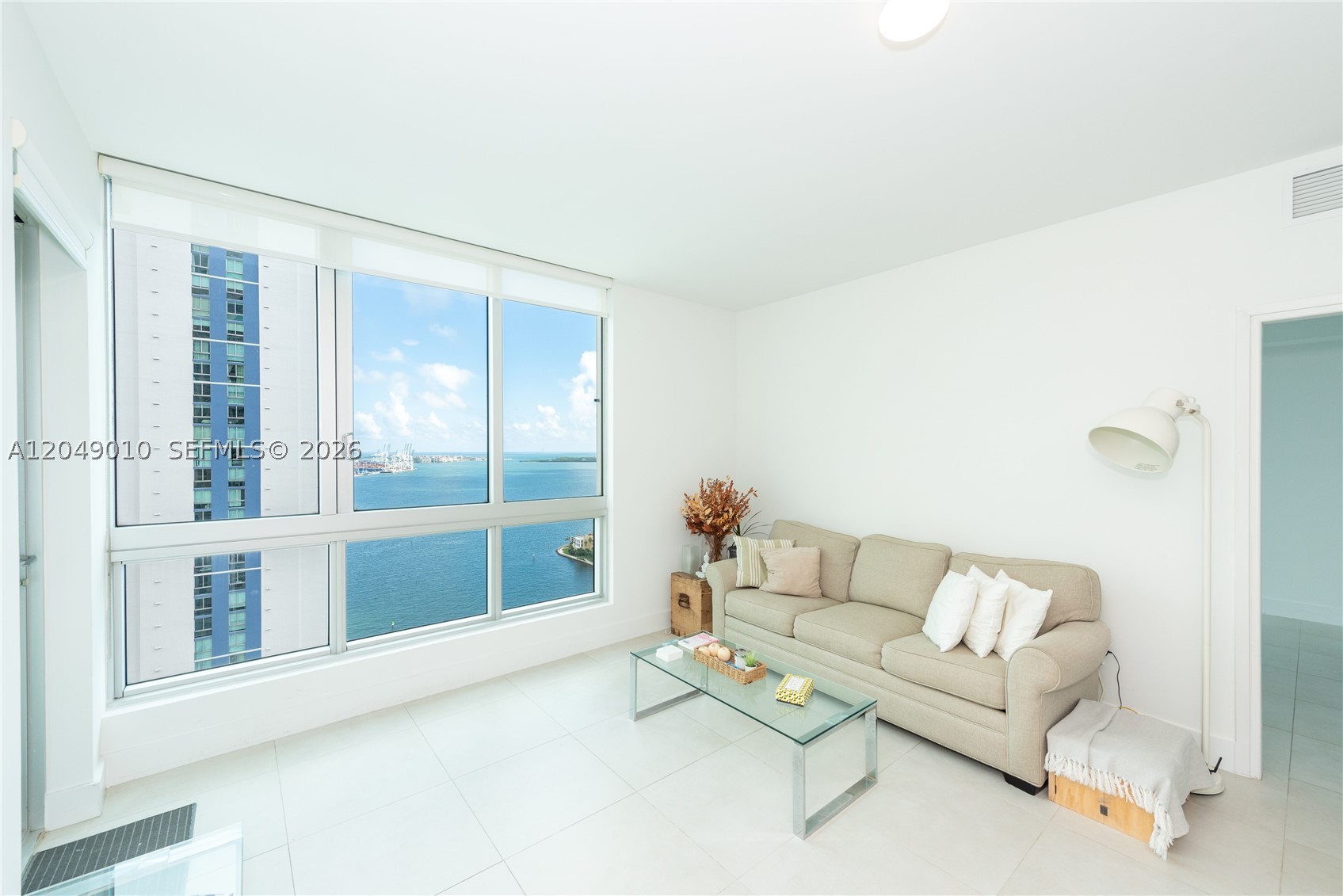 300 S Biscayne Blvd #T-2814, Miami FL 33131