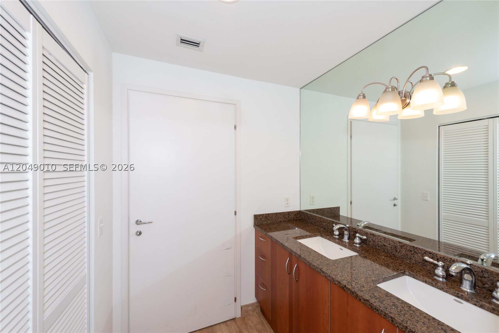 300 S Biscayne Blvd #T-2814, Miami FL 33131