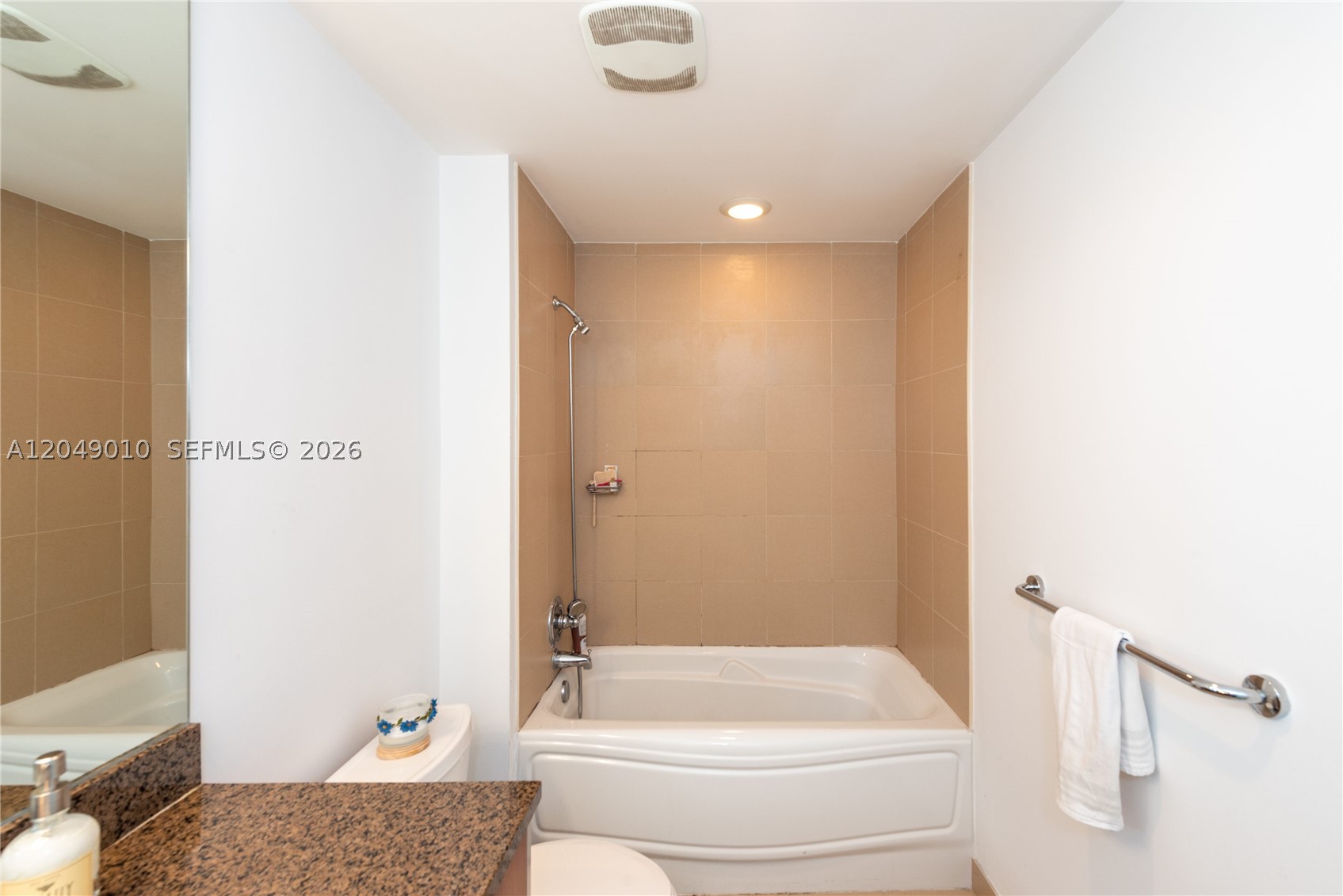 300 S Biscayne Blvd #T-2814, Miami FL 33131