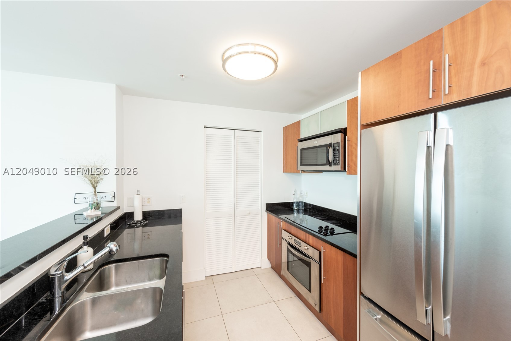 300 S Biscayne Blvd #T-2814, Miami FL 33131