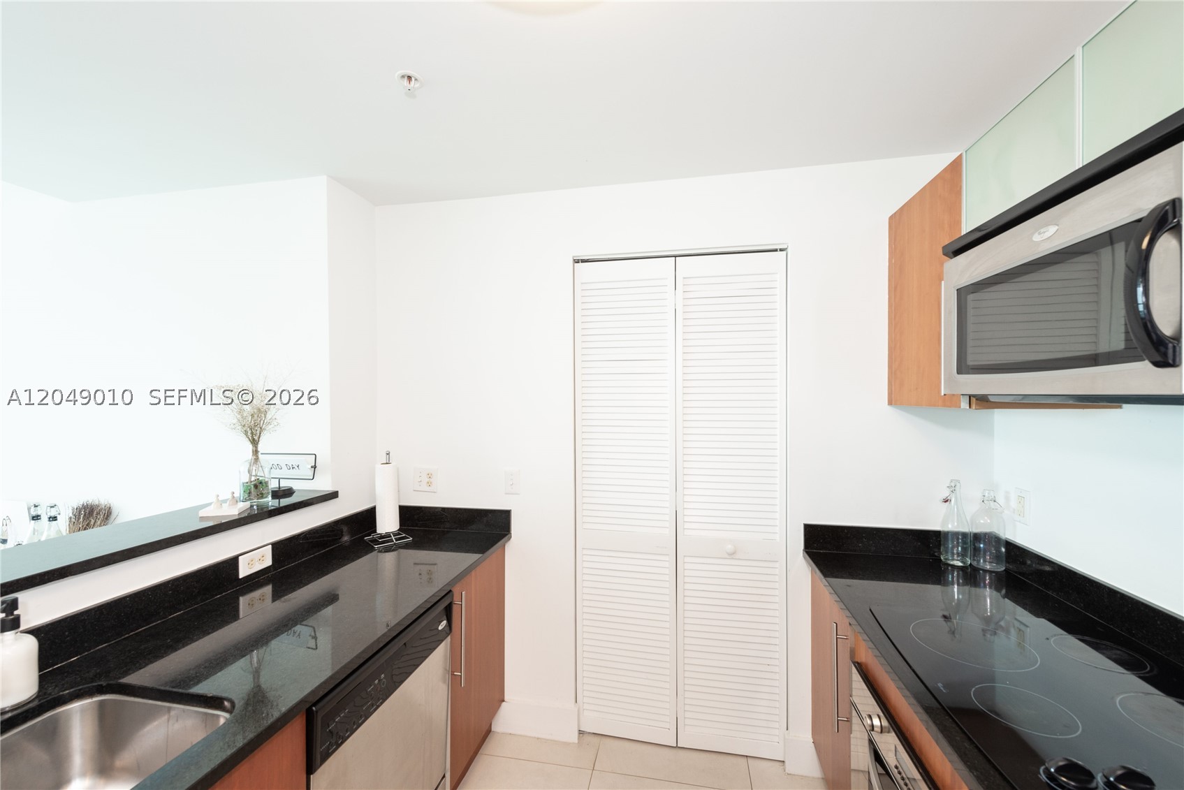 300 S Biscayne Blvd #T-2814, Miami FL 33131