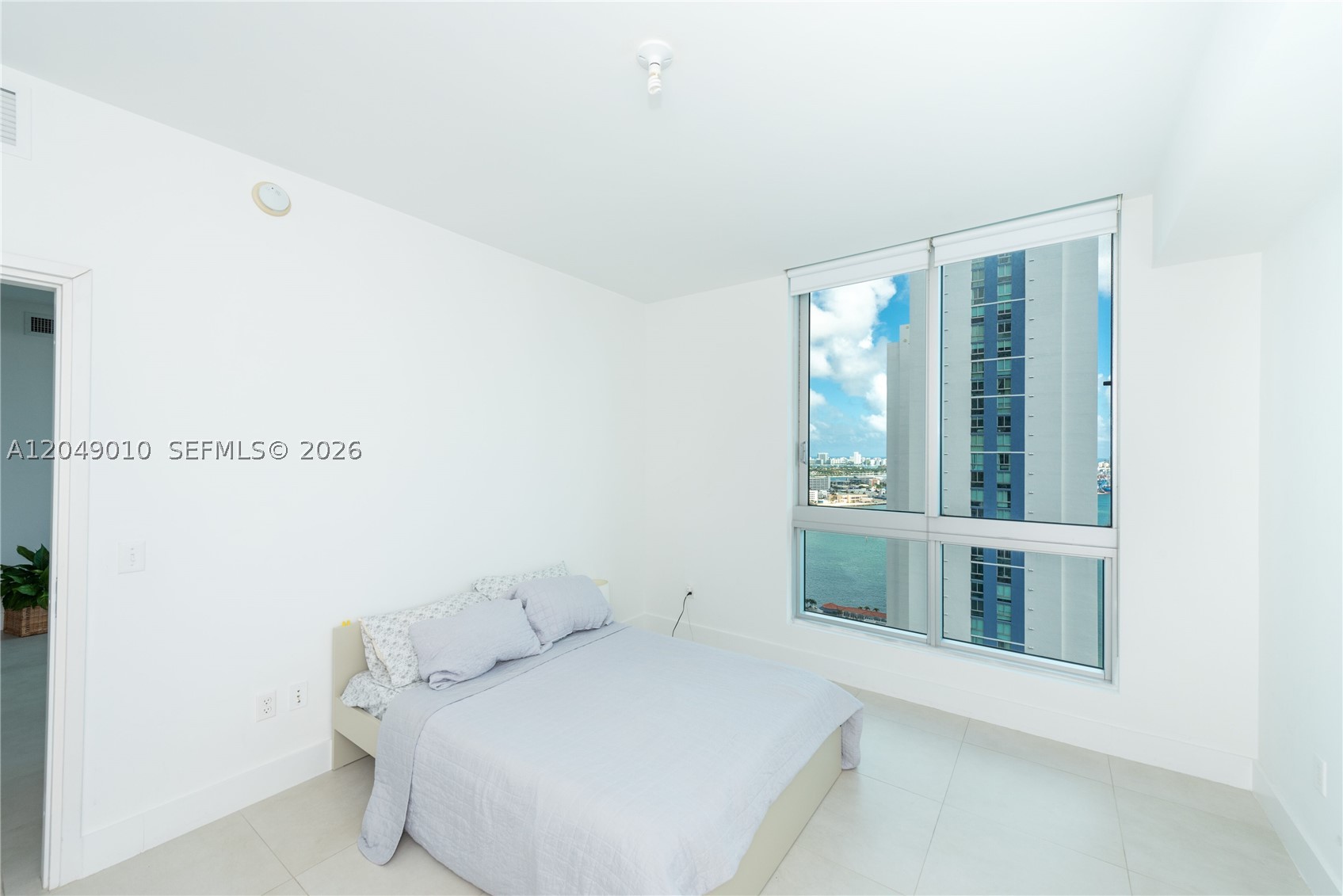 300 S Biscayne Blvd #T-2814, Miami FL 33131