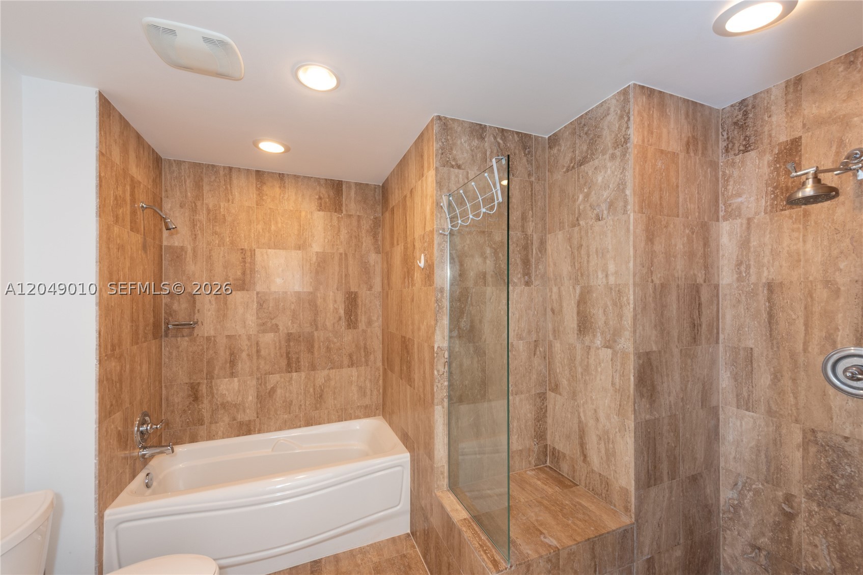 300 S Biscayne Blvd #T-2814, Miami FL 33131