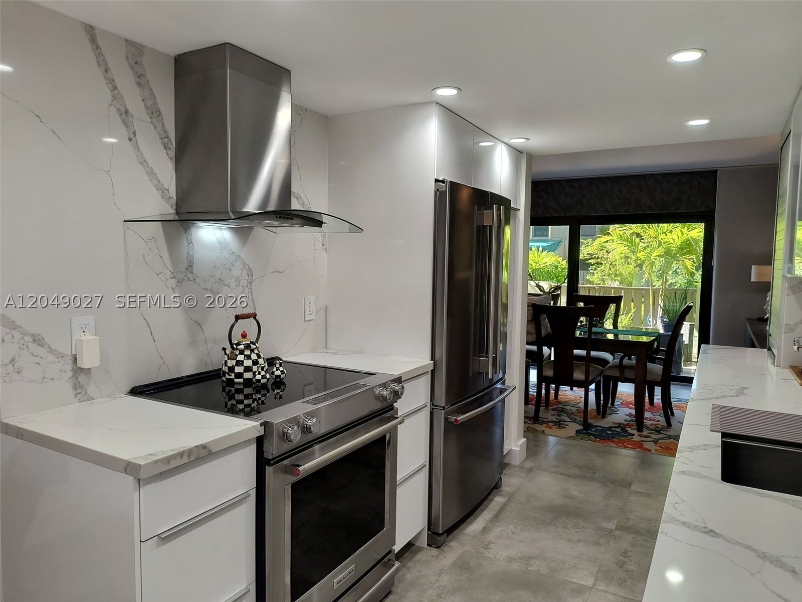 6047 Bayview Dr, Fort Lauderdale FL 33308
