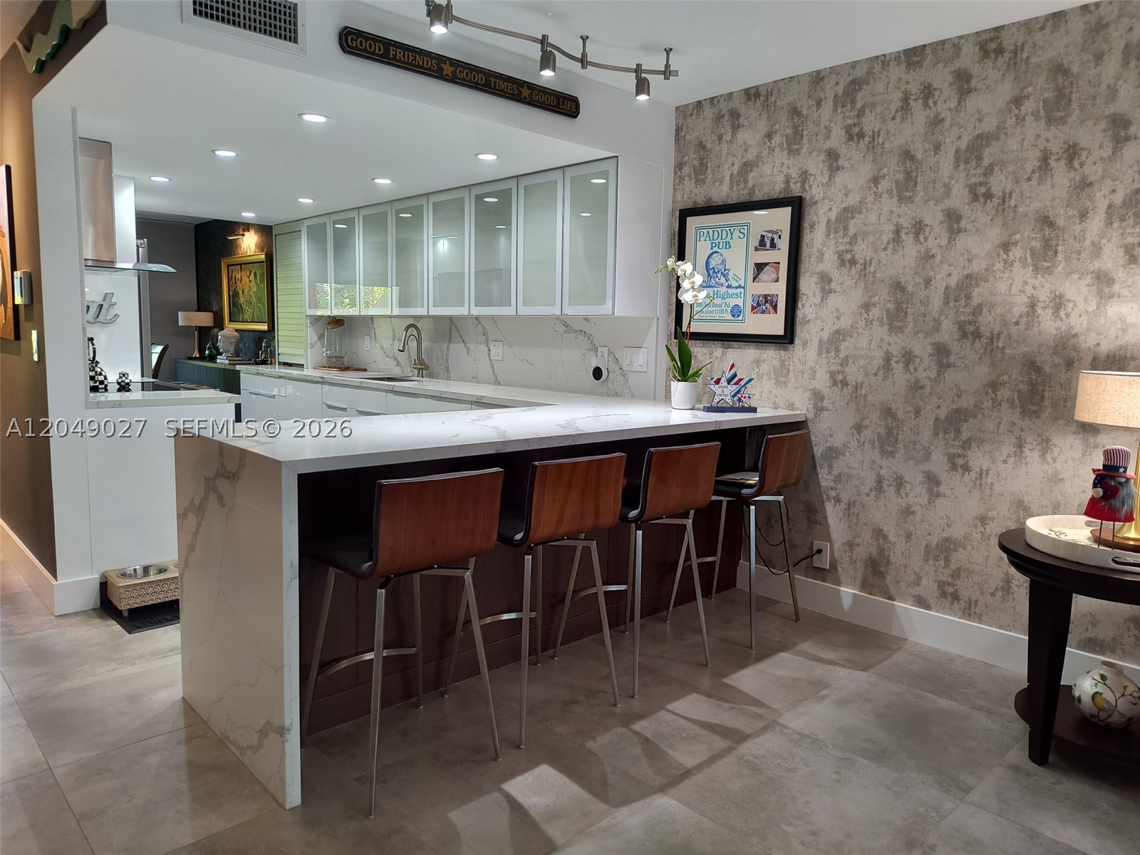 6047 Bayview Dr, Fort Lauderdale FL 33308