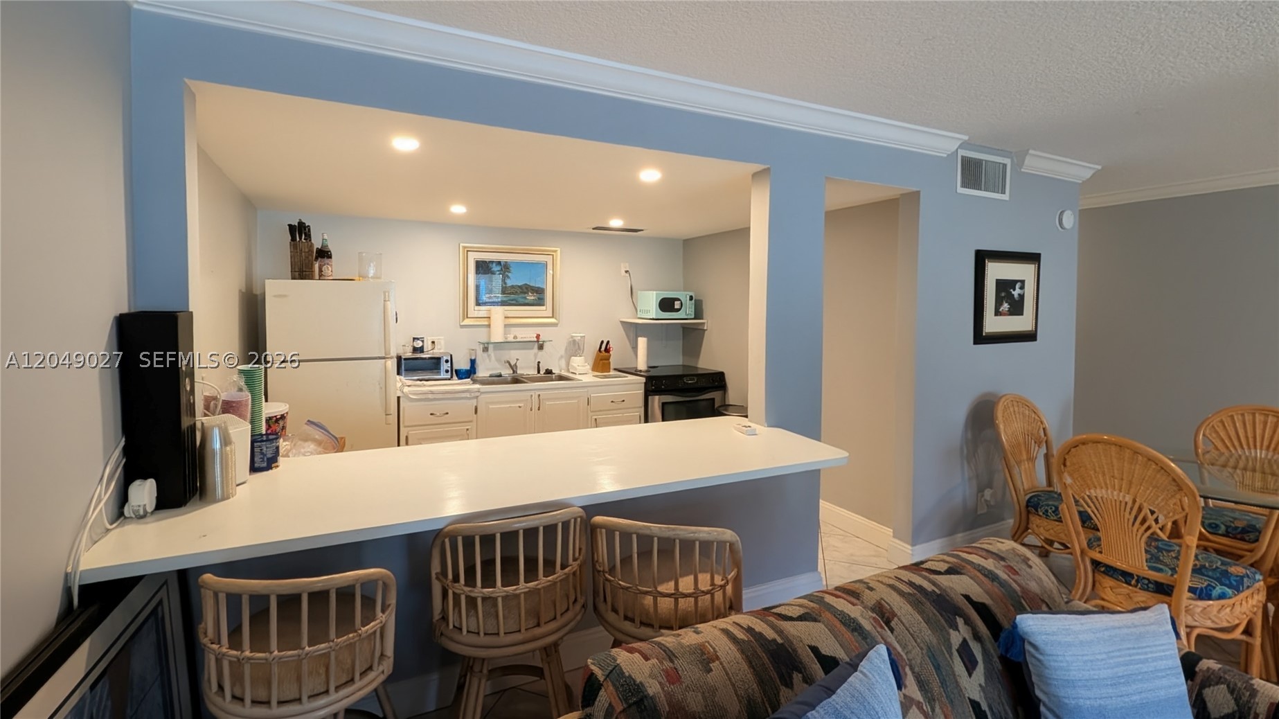 6047 Bayview Dr, Fort Lauderdale FL 33308