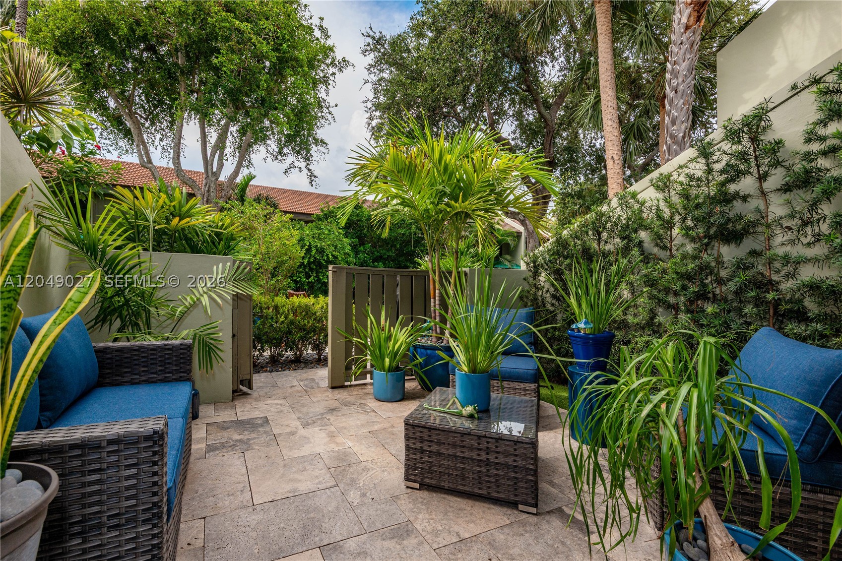 6047 Bayview Dr, Fort Lauderdale FL 33308