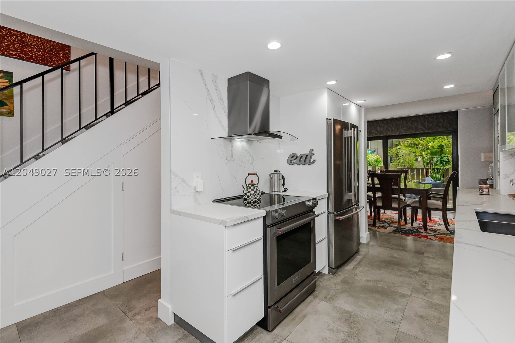6047 Bayview Dr, Fort Lauderdale FL 33308