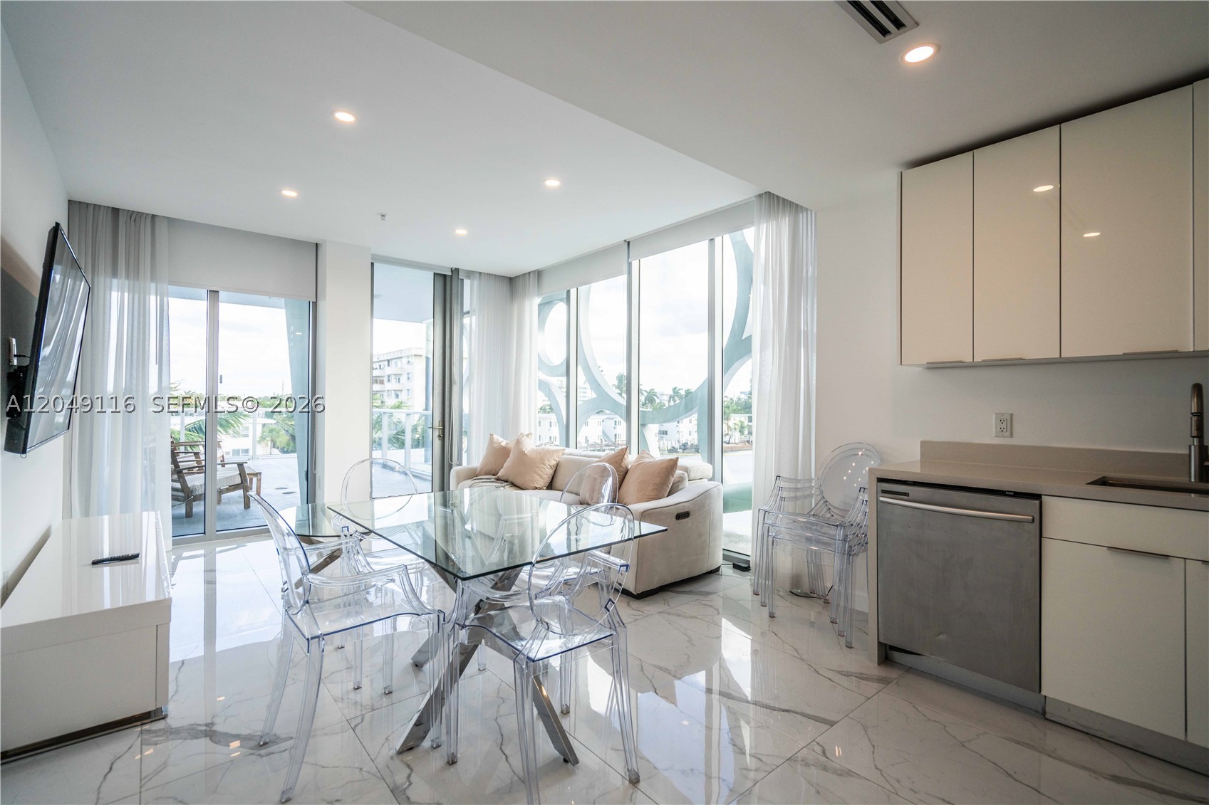 8425 Crespi Blvd #304, Miami Beach FL 33141